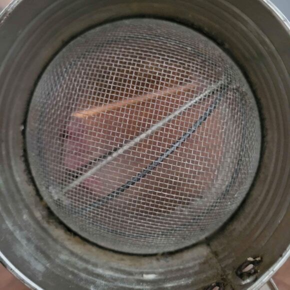 Vintage Bromwell's 5 Cup Flour sifter - Picture 6 of 6